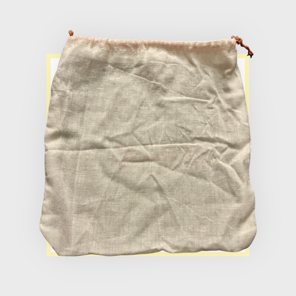 Coach Dust Bag Small White with Red Lettering & Drawstring - Picture 3 of 4